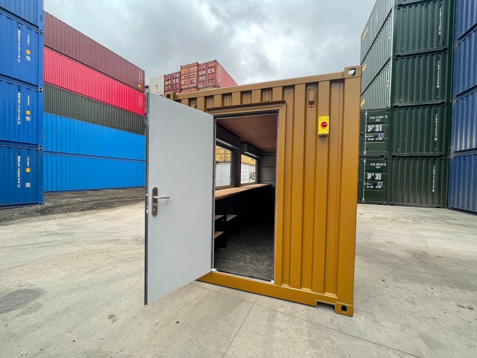 20ft Converted Container Bar – Fully Customized Outdoor Serving Unit - Image 2