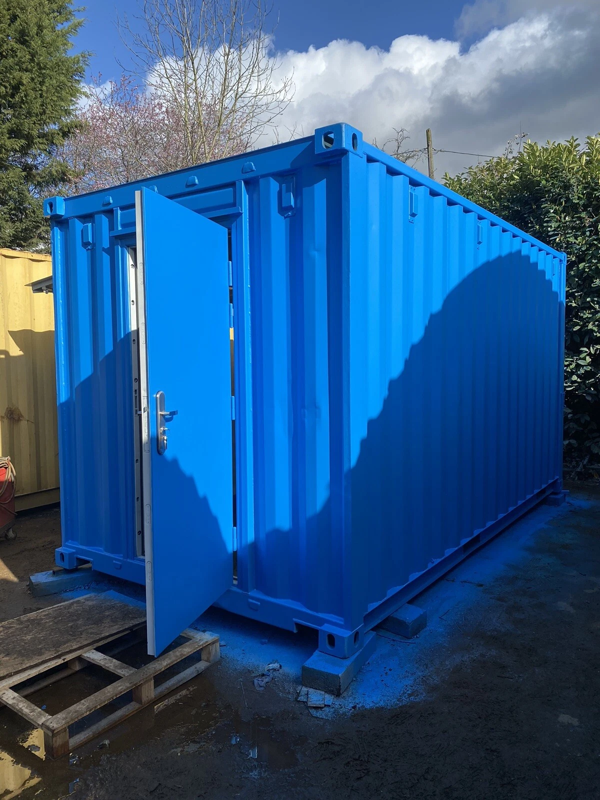 15ft Shipping ContainerBar/Kiosk/Stall/Pod - Image 15