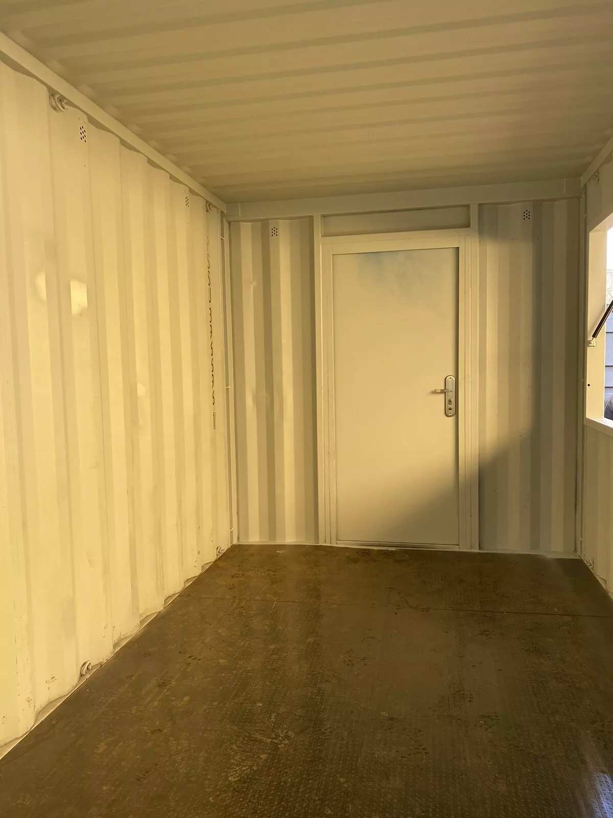 15ft Shipping ContainerBar/Kiosk/Stall/Pod - Image 7
