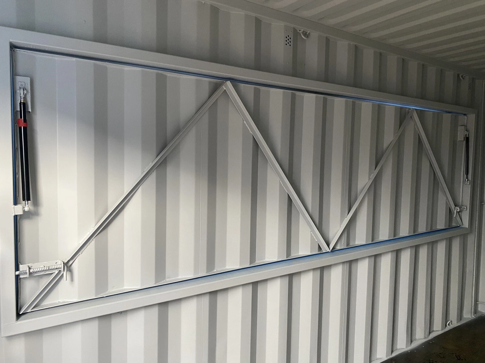 15ft Shipping ContainerBar/Kiosk/Stall/Pod - Image 6