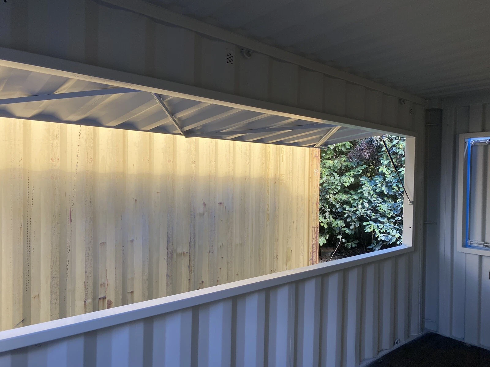 15ft Shipping ContainerBar/Kiosk/Stall/Pod - Image 2