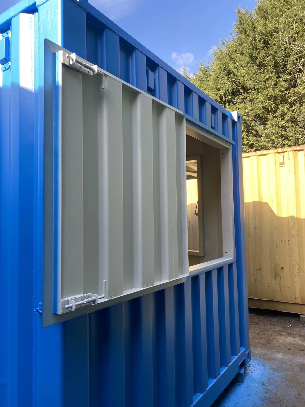 15ft Shipping ContainerBar/Kiosk/Stall/Pod - Image 17