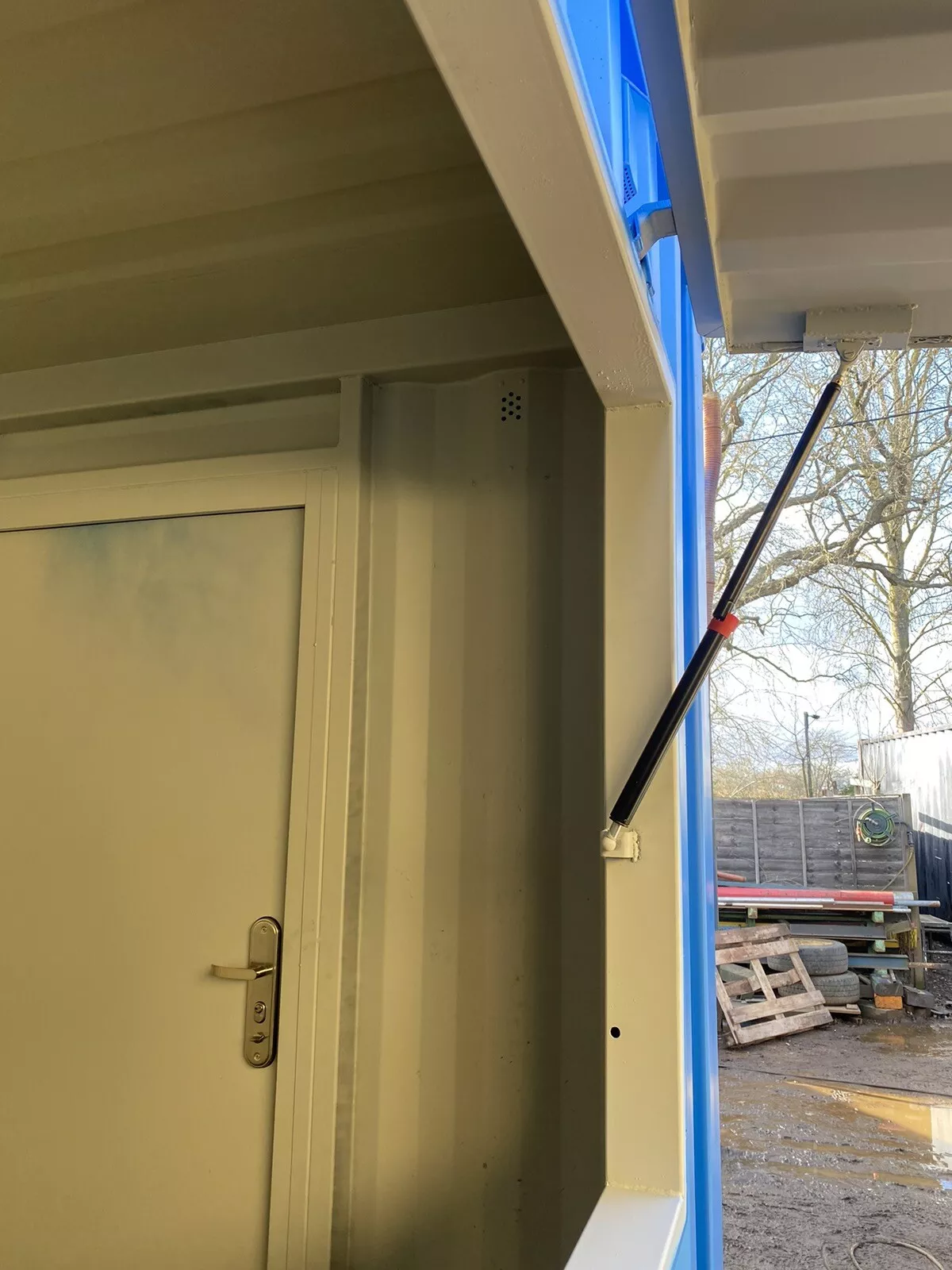 15ft Shipping ContainerBar/Kiosk/Stall/Pod - Image 9